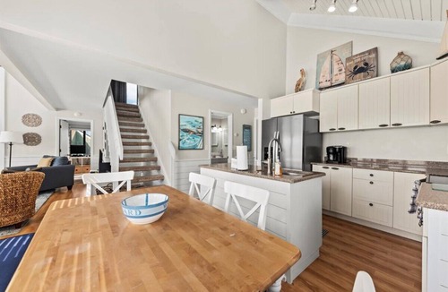 Sealoft Villas Villa | Kings Tide Cottage by Sandpiper | Near Beach