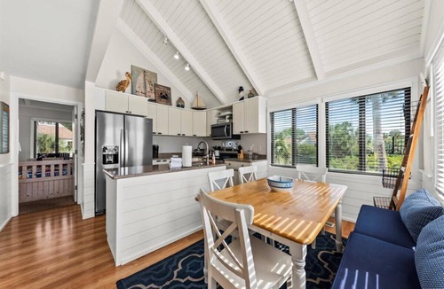 Sealoft Villas Villa | Kings Tide Cottage by Sandpiper | Near Beach