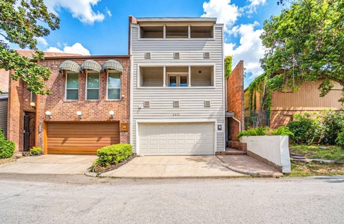 Greenway Plaza-Upper Kirby House | Kirby Poolhouse - Game Room - Garage - Elevator