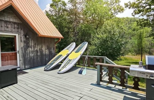 Eureka Springs House | Lake Front | Fire Pit | Kayaks | Classic LakeCabin
