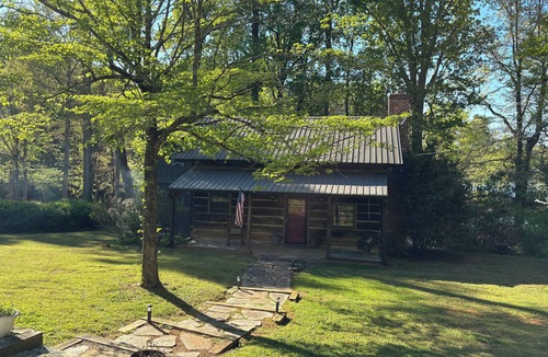 Gumlog Cabin | Lake Hartwell Cabin with covered dock, firepit, kayaks, views of lake, sleeps 12