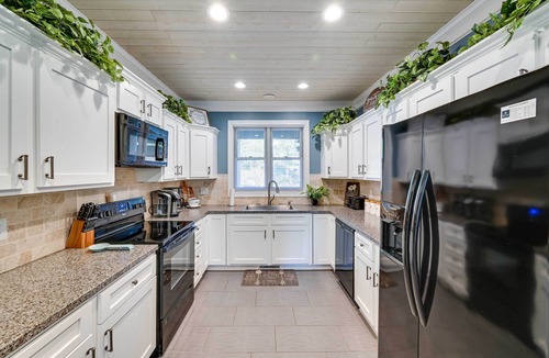 Salem Condo | Lake Keowee Condo w/Balcony & Resort Amenities!