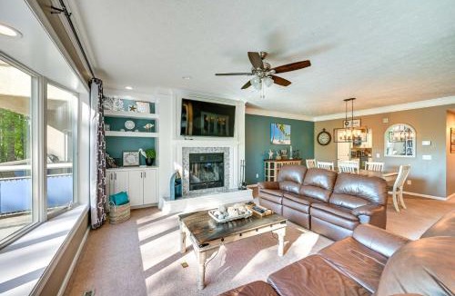 Salem House | Lake Keowee Condo w/Balcony & Resort Amenities!