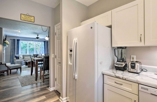 Salem Condo | Lake Keowee Condo w/Community Pool & Marina!