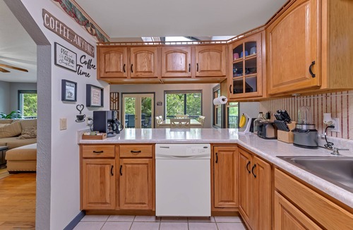 Almond House | Lake View of Fontana Lake close to Great Smoky Mountains and Tail of the Dragon