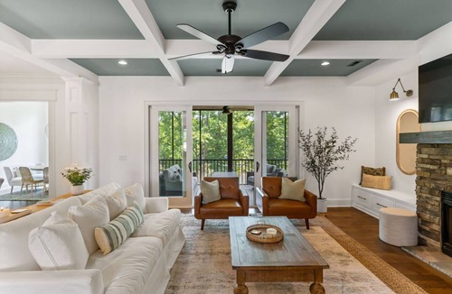 Clover House | Lakefront 5 bedroom- Firepit, Bar, Screen Porch, Bunkroom!