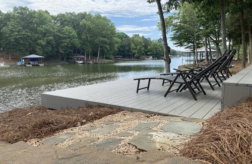 Clover House | Lakefront 5 bedroom- Firepit, Bar, Screen Porch, Bunkroom!