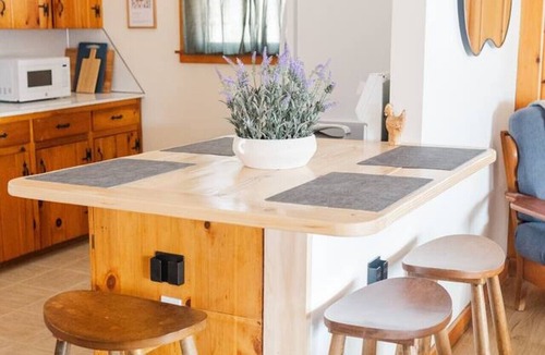 Bethlehem Village Cottage | Lakefront Charming Cottage Retreat