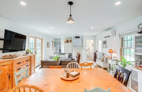 Hinsdale House | Lakefront Hinsdale Home ~ 10 Mi to Pittsfield!