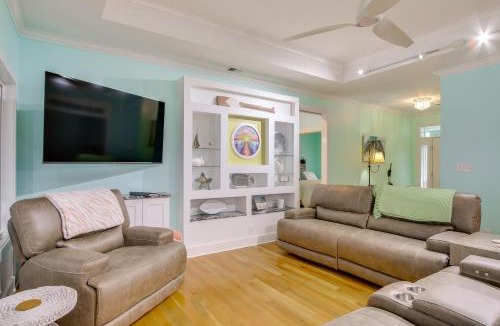 Cross Hill House | Lakefront Home w/Hot Tub & Dock in Cross Hill!
