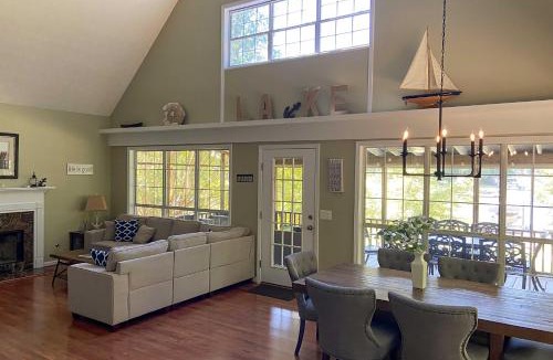 Eatonton House | Lakefront House with Private Dock + Fire Pit!