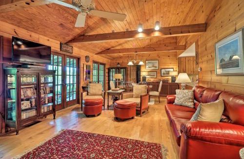 Milledgeville House | Lakefront Milledgeville Cabin: Private Dock, Porch