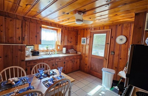 Grubville House | Lakefront Retreat - Sleeps 8 - 1 Hr from STL