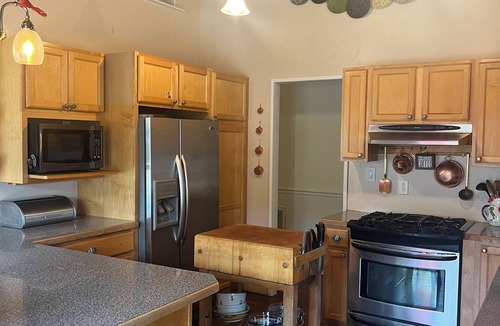 Monroe House | Lakefront Retreat-Fishing/Gameroom TwiTTy TiMe