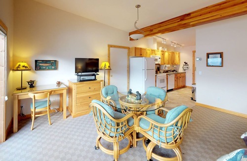 Polson Apartment | Lakefront studio with bay-view balcony, AC, docks for swimming & kayaking
