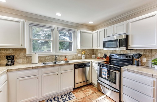 Lancaster House | Lakeside Bungalow at Cedar Pines Lake