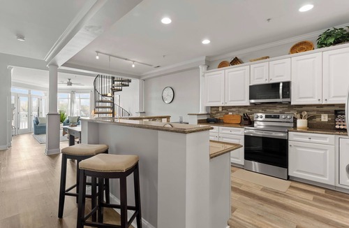 Mount Mourne Condo | Lakeside Loft |Luxury Penthouse - Restaurants, Community Pool, Massage, and More!