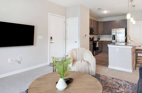 Huntersville Apartment | Landing | Beautiful 1BD, Clubhouse, Gym