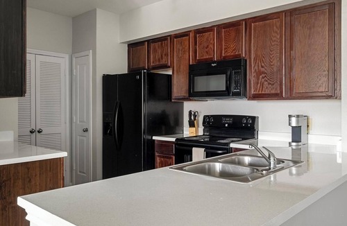 Atascocita Apartment | Landing | Chic 2BD, Clubhouse, Game Room