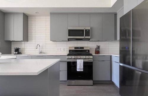 Rhodes Ranch Apartment | Landing | Chic 2BD, Pool, Courtyard