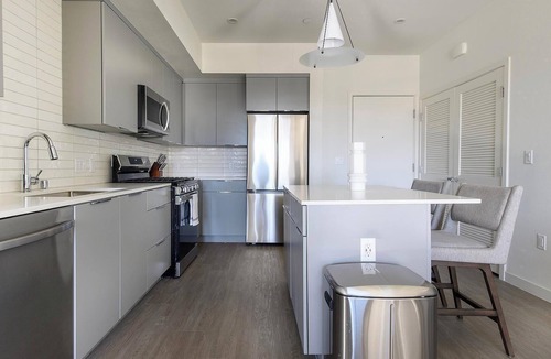 Rhodes Ranch Apartment | Landing | Chic 2BD, Pool, Courtyard