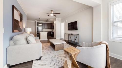 Greer Apartment | Landing Chic 3BD Gym Pool