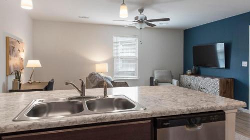 Lyman Apartment | Landing Incredible 1BD Clubhouse Gym