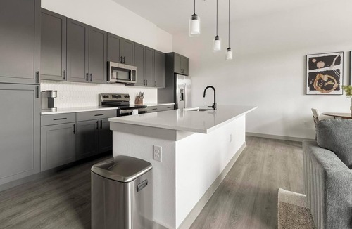 MLK Apartment | Landing | Modern 1BD, Rooftop Lounge, Pool