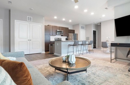 Chesterfield Apartment | Landing | Modern 1BD, Gym, Courtyard