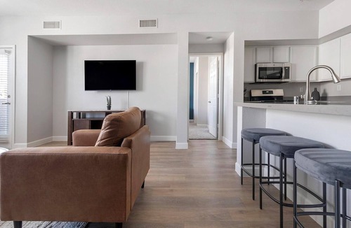 Rhodes Ranch Apartment | Landing | Modern 2BD, Gym, Clubhouse