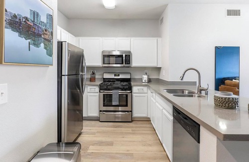 Rhodes Ranch Apartment | Landing | Spectacular 2BD, Gym, Clubhouse