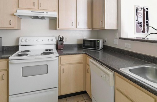 Southbelt/Ellington Apartment | Landing | Spectacular 2BD, Gym, Clubhouse