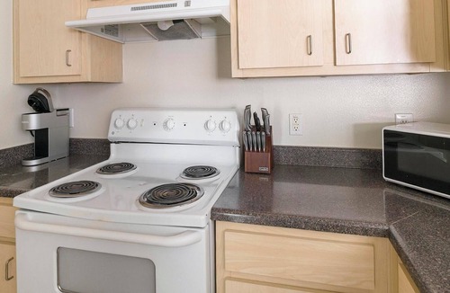 Southbelt/Ellington Apartment | Landing | Spectacular 2BD, Gym, Clubhouse