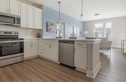 Hickory Apartment | Landing | Spectacular 2BD, Clubhouse, Gym