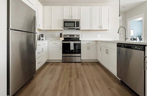 Hickory Apartment | Landing | Spectacular 2BD, Clubhouse, Gym