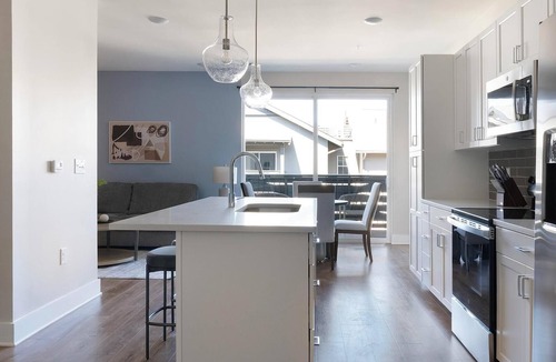 Oakwood Apartment | Landing | Stylish 1BD, Pool, Gym