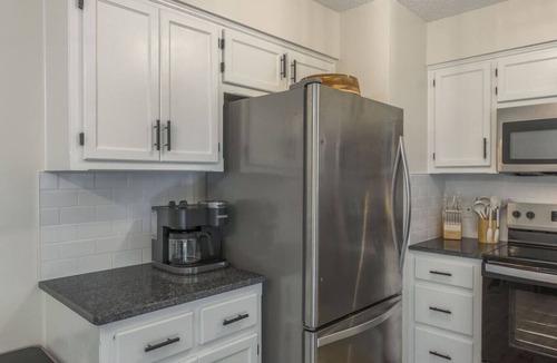 Pleasant Valley House | Large 4BR Home, Garage – Short & Long Stay