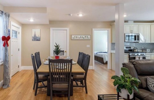 Quincy House | Large 5BR Peaceful House near Perry Beach Pet-Friendly w/Parking 284