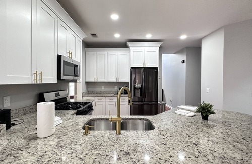 Stone Mountain House | Large East Atlanta Home - 4 bedrooms/3 baths, Bonus Room - Sleeps 10 Guests