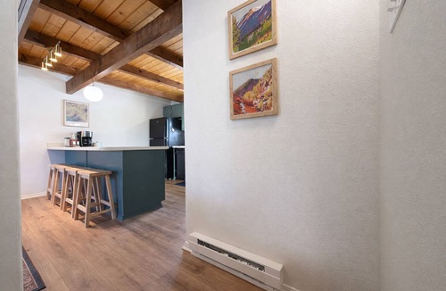 Red River House | Large Groups | In Town - Walk to Slopes and Shops