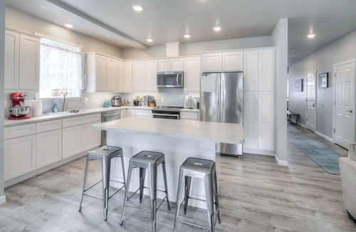 Mendenhaven House | Large Groups Near Glacier w/Hot Tub & Game Room