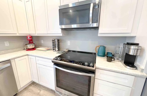 Mendenhaven House | Large Groups Near Glacier w/Hot Tub & Game Room