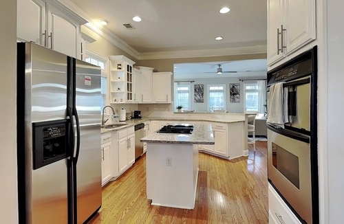 Church Street House | Large Lux Modern Home – Downtown, Aquarium, Zoo, Mountain & Stadiums Sleep 10