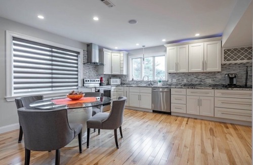 Salisbury Apartment | Last minute booking!Luxury apartmentWithporch close to Salisbury beach. Sleep 6.