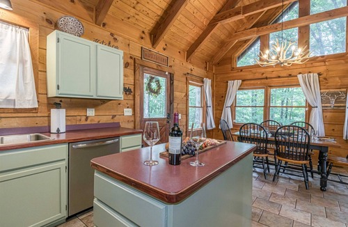 Clarkesville Cabin | Lazy Bear Cabin - Breathtaking Mountain Views, Hot Tub & Fire Pit