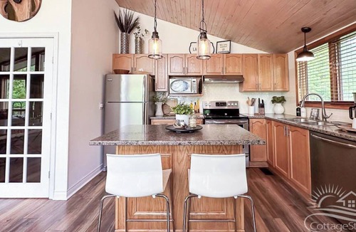 Ashfield-Colborne-Wawanosh Cottage | Lazy Days-LakeView charm
