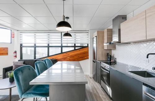 Laval House | Le Masson - Complexe La Voûte