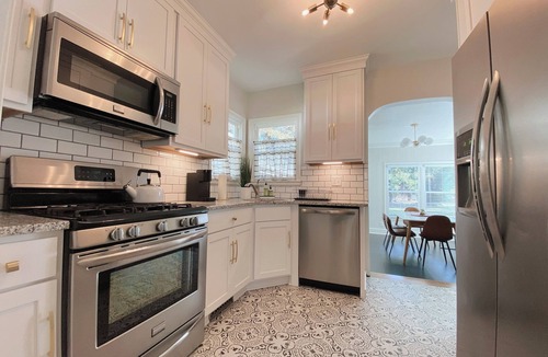 Topeka House | Light and bright 2 bedroom centrally located home