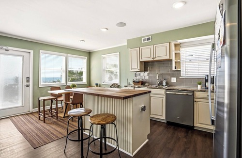 Cherry Grove Beach House | Living Beach 4, Pet Friendly, Oceanfront House in Cherry Grove with Hot Tub