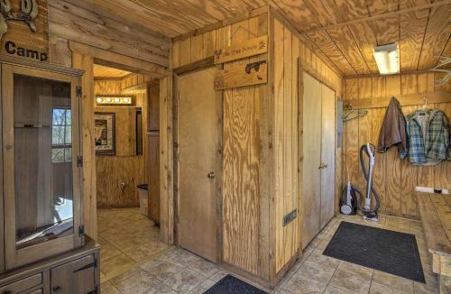 Wakenda House | Lodge on 240 Acres w/Deck, Grill & Fire Pit!